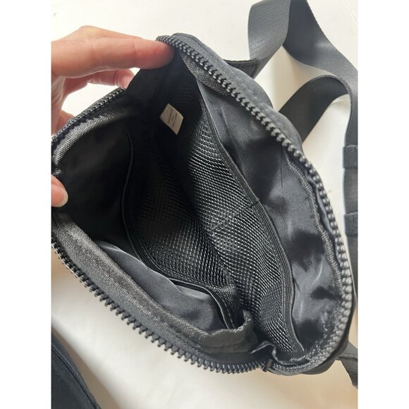 Epic Universe Bum Bag Fanny Pack Universal Studios Black Gold Preview Event - Picture 2 of 5